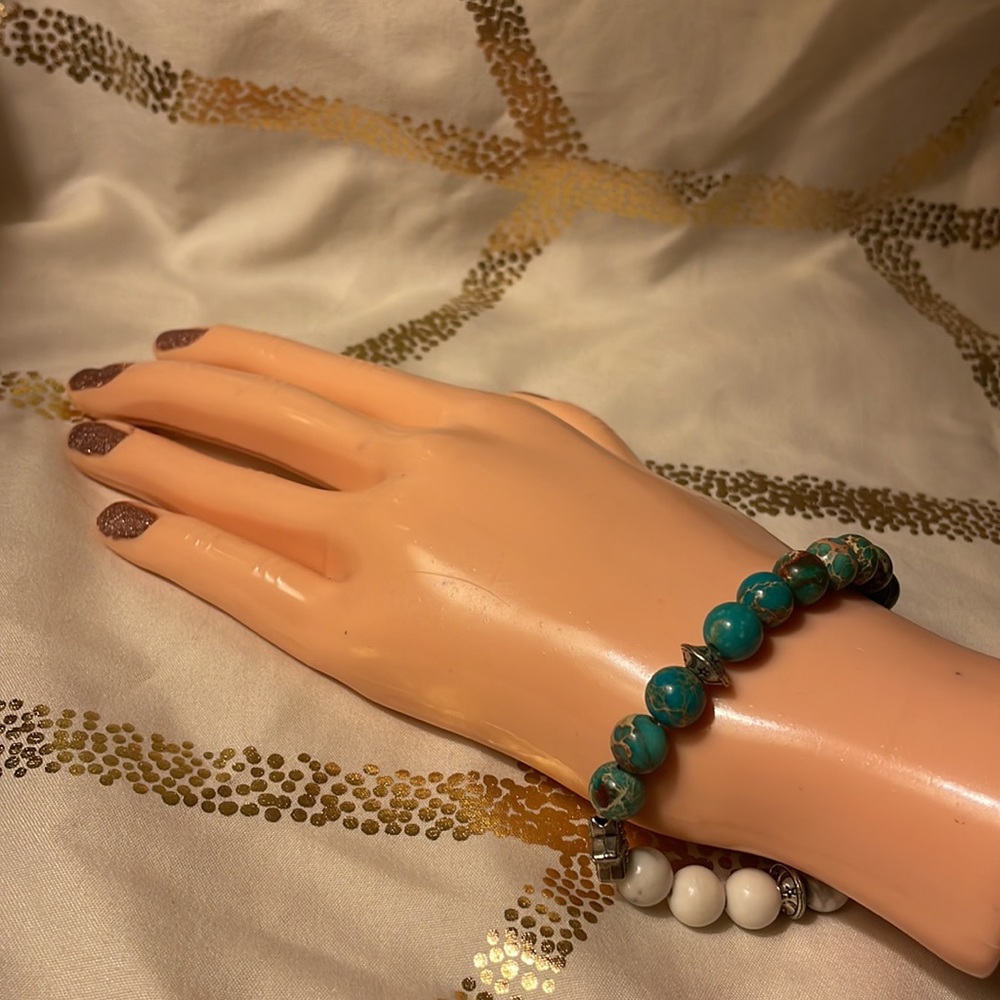 Elastic bracelet with white and teal beads with starfish bead - Picture 2 of 5